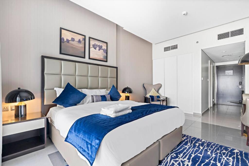 Quality Modern Damac Majestine Near Mall Apartment *
