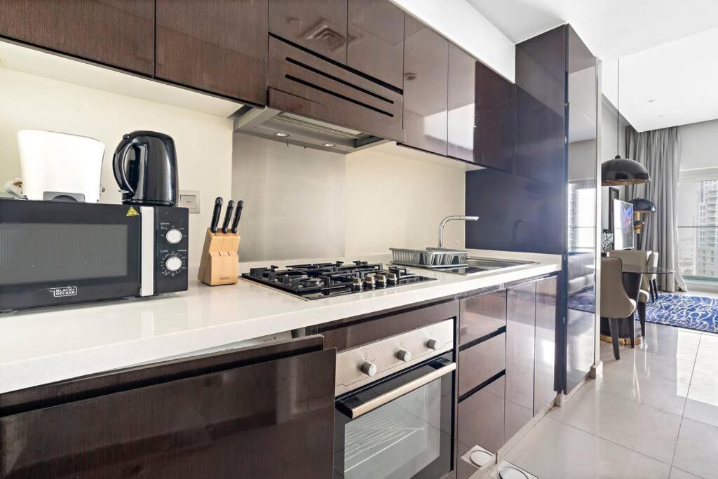 Quality Modern Damac Majestine Near Mall Apartment Dubai