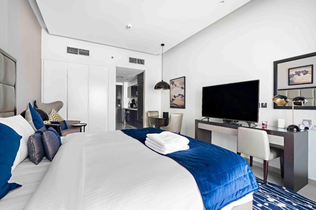 Quality Modern Damac Majestine Near Mall *